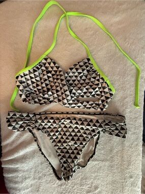 PINK Victoria’s Secret Geometric Bikini Neon Trim Top S Bottom M